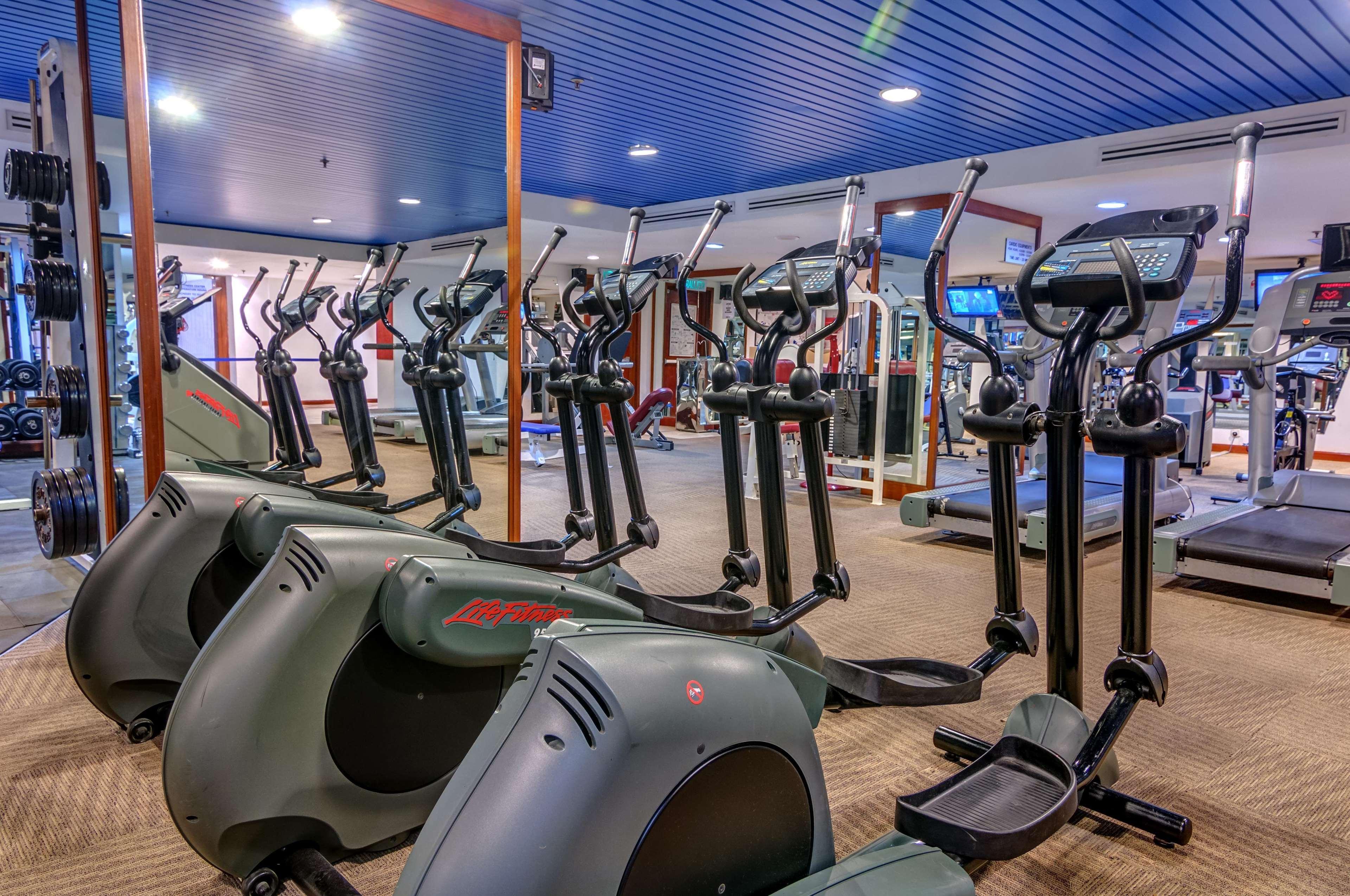Hilton Petaling Jaya Hotel Exterior foto Elliptical cross trainer