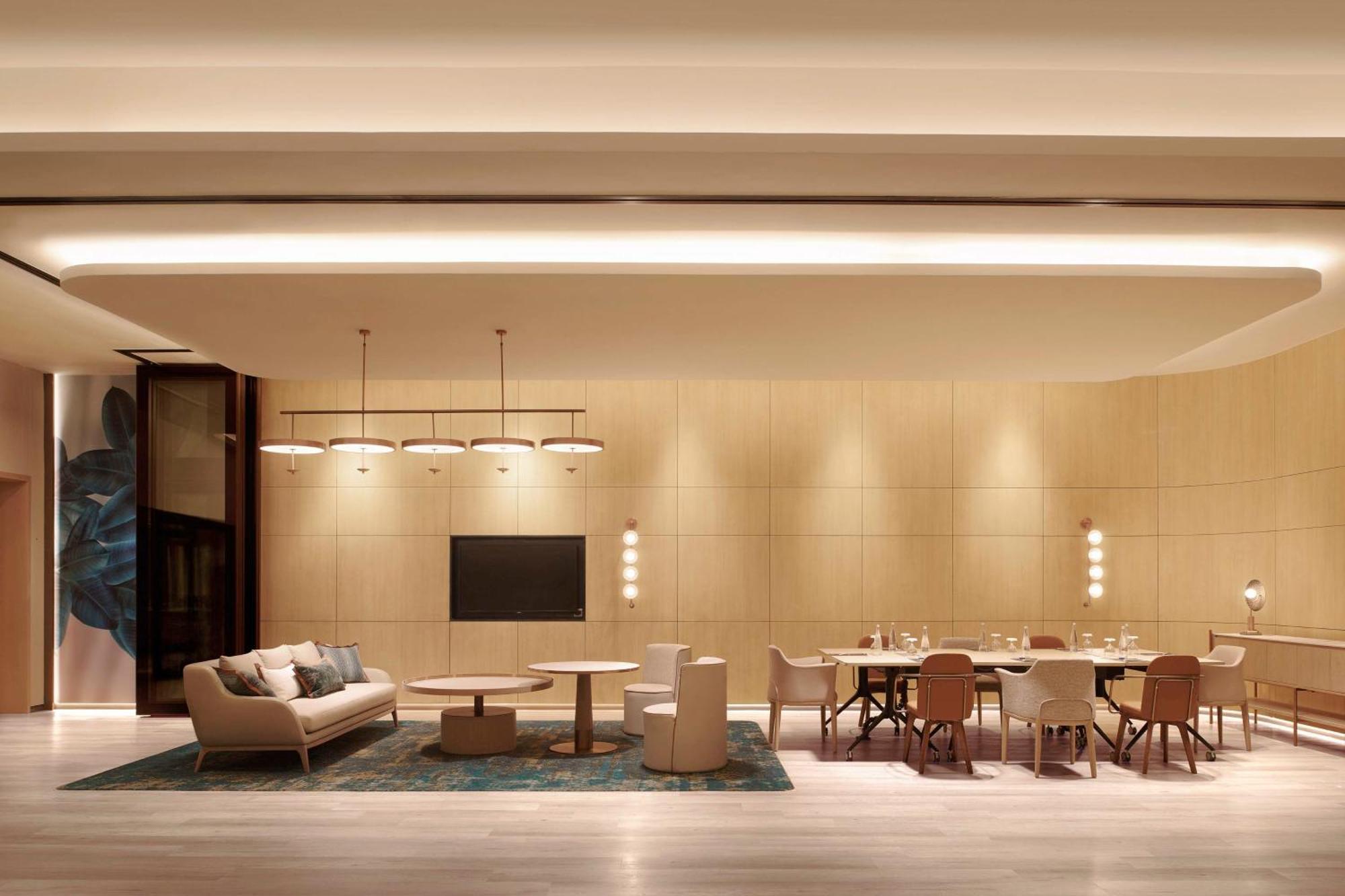 Hilton Petaling Jaya Hotel Exterior foto The Club at Hong Kong International Airport